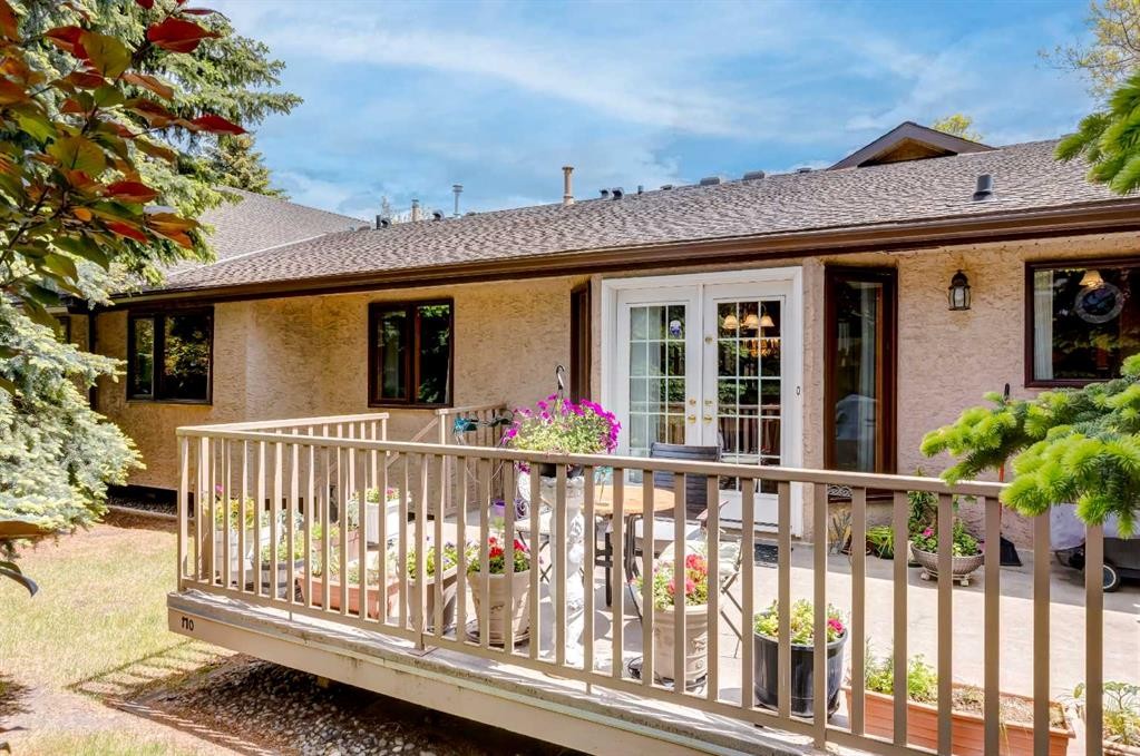170 Oakbriar Close Sw, Calgary, AB - Outdoor With Deck Patio Veranda