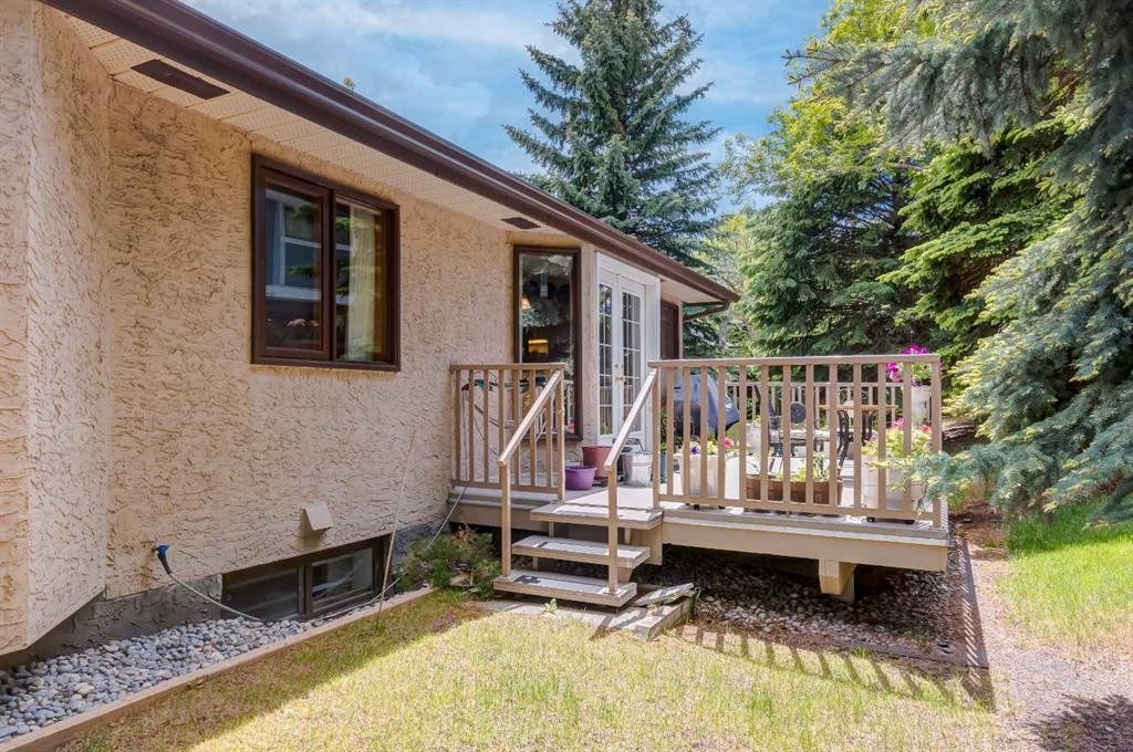 170 Oakbriar Close Sw, Calgary, AB - Outdoor With Deck Patio Veranda With Exterior