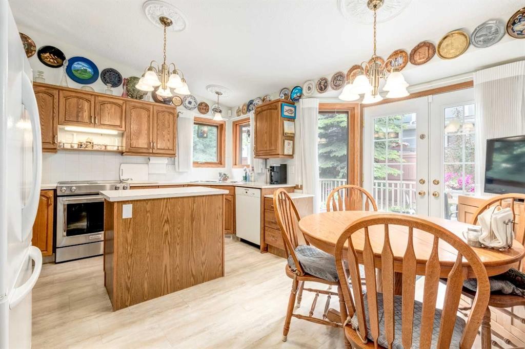170 Oakbriar Close Sw, Calgary, AB - Indoor Photo Showing Other Room