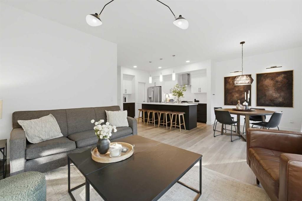 92 Heritage Hill, Cochrane, AB - Indoor Photo Showing Living Room