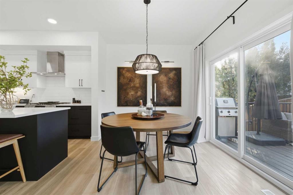 92 Heritage Hill, Cochrane, AB - Indoor Photo Showing Dining Room
