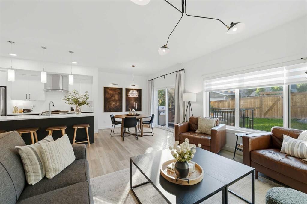 92 Heritage Hill, Cochrane, AB - Indoor Photo Showing Living Room
