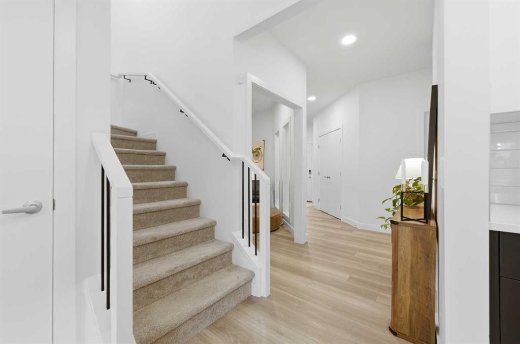 92 Heritage Hill, Cochrane, AB - Indoor Photo Showing Other Room