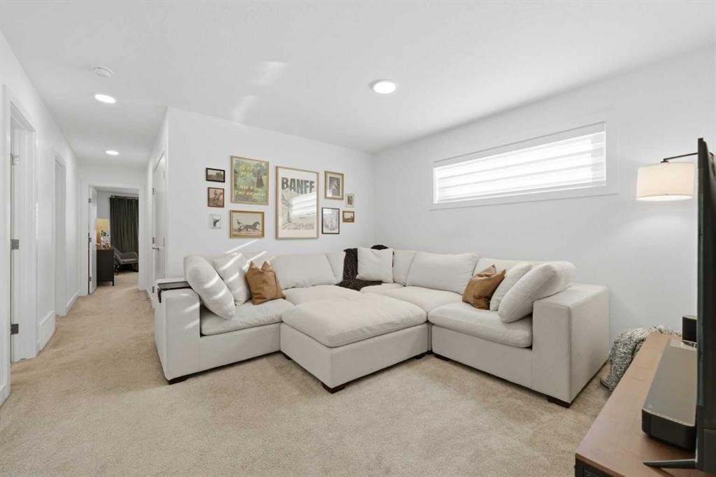 92 Heritage Hill, Cochrane, AB - Indoor Photo Showing Living Room