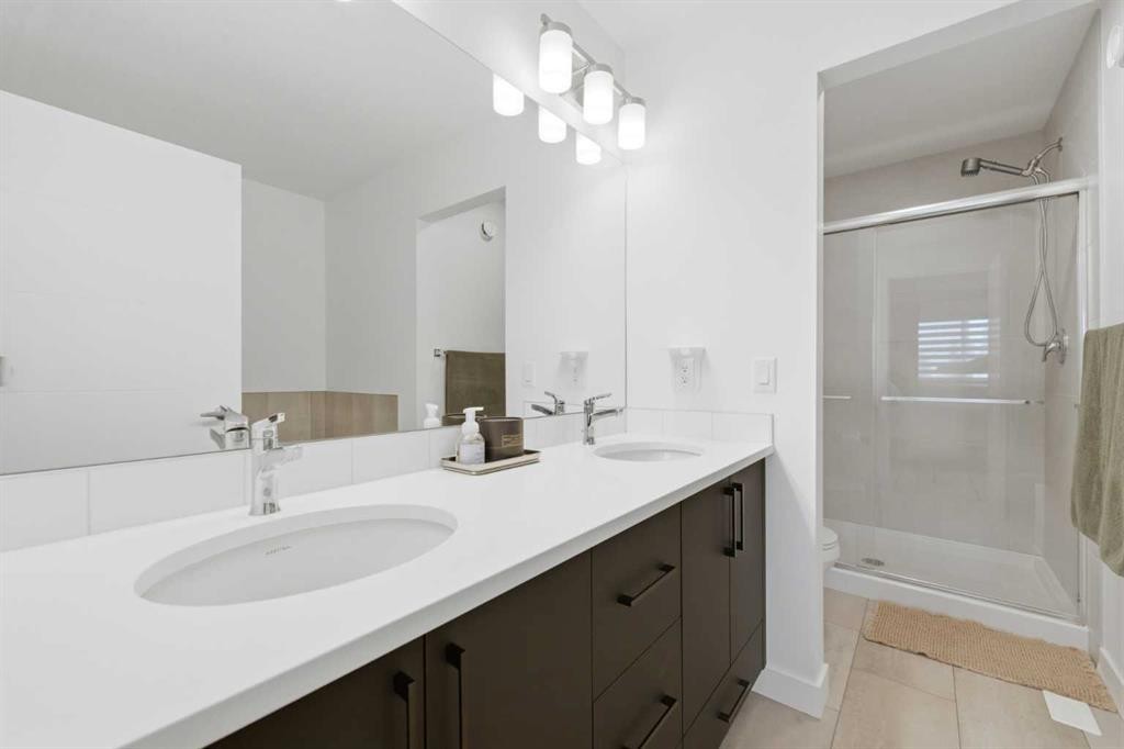 92 Heritage Hill, Cochrane, AB - Indoor Photo Showing Bathroom