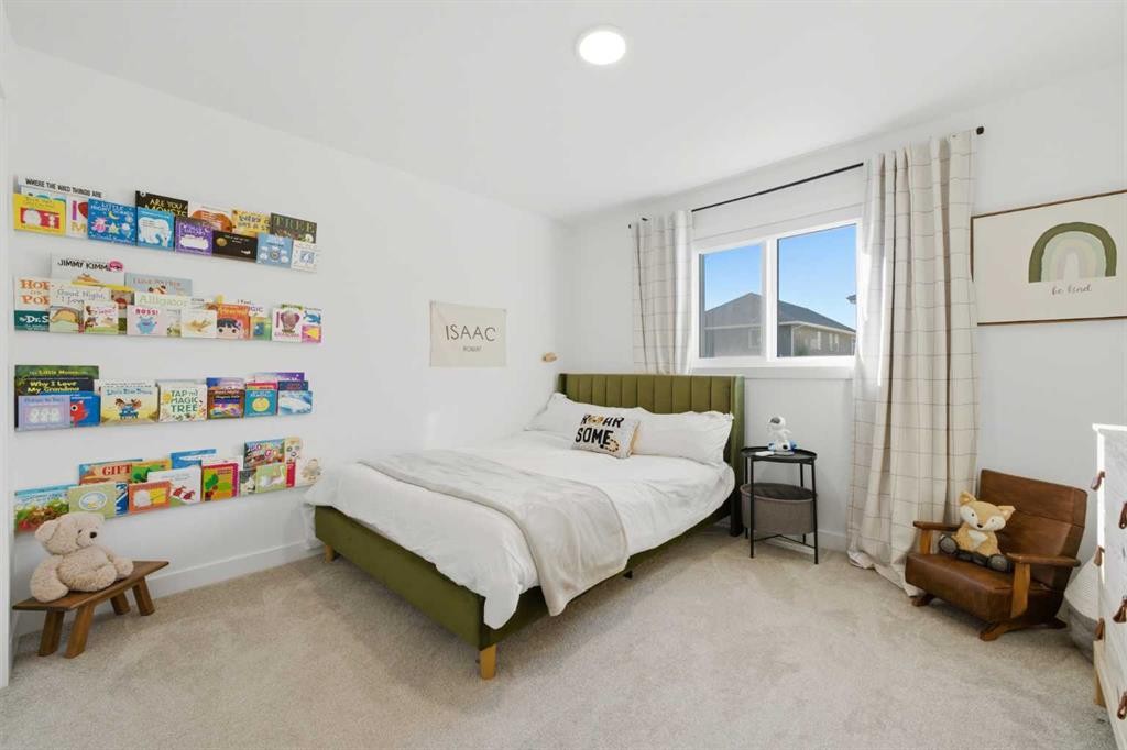 92 Heritage Hill, Cochrane, AB - Indoor Photo Showing Bedroom