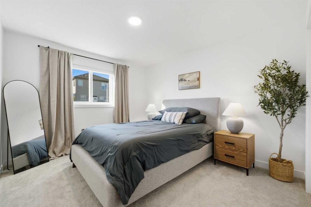 92 Heritage Hill, Cochrane, AB - Indoor Photo Showing Bedroom
