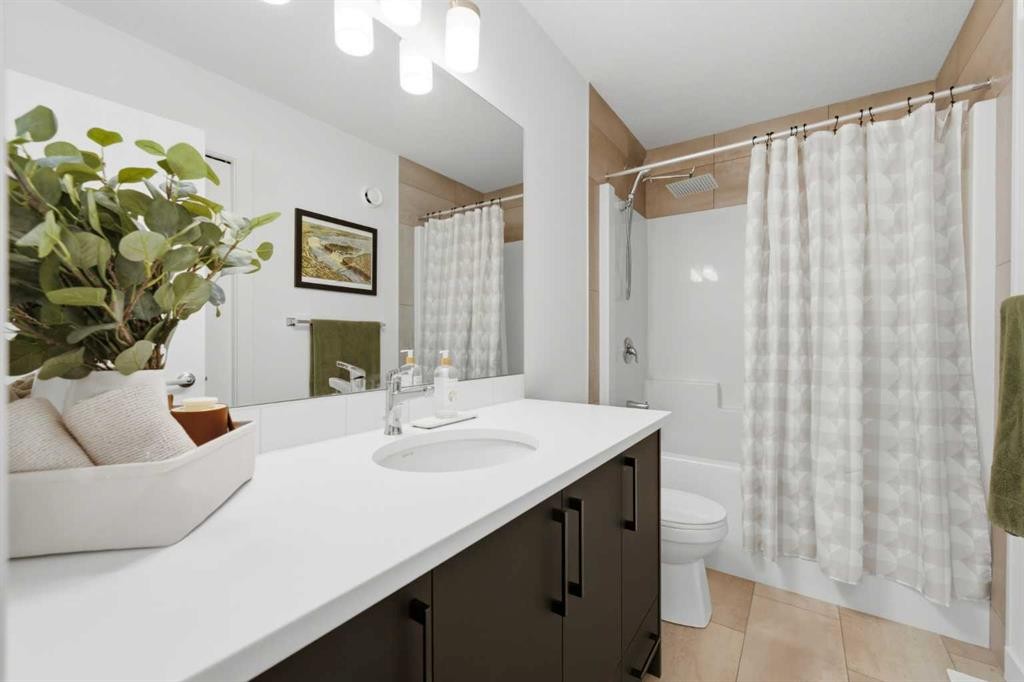 92 Heritage Hill, Cochrane, AB - Indoor Photo Showing Bathroom