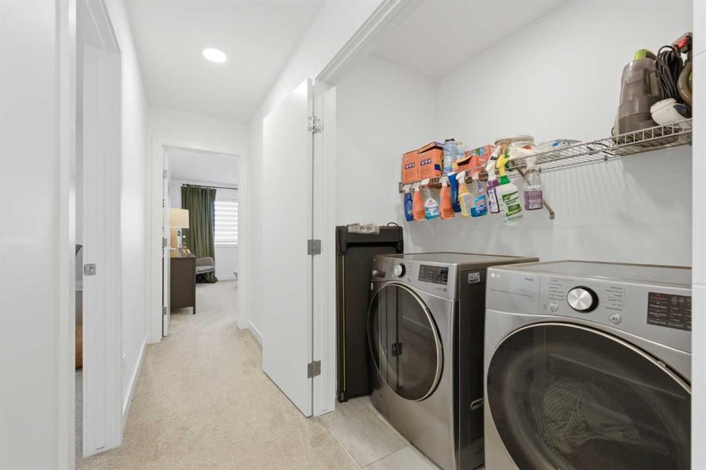 92 Heritage Hill, Cochrane, AB - Indoor Photo Showing Laundry Room