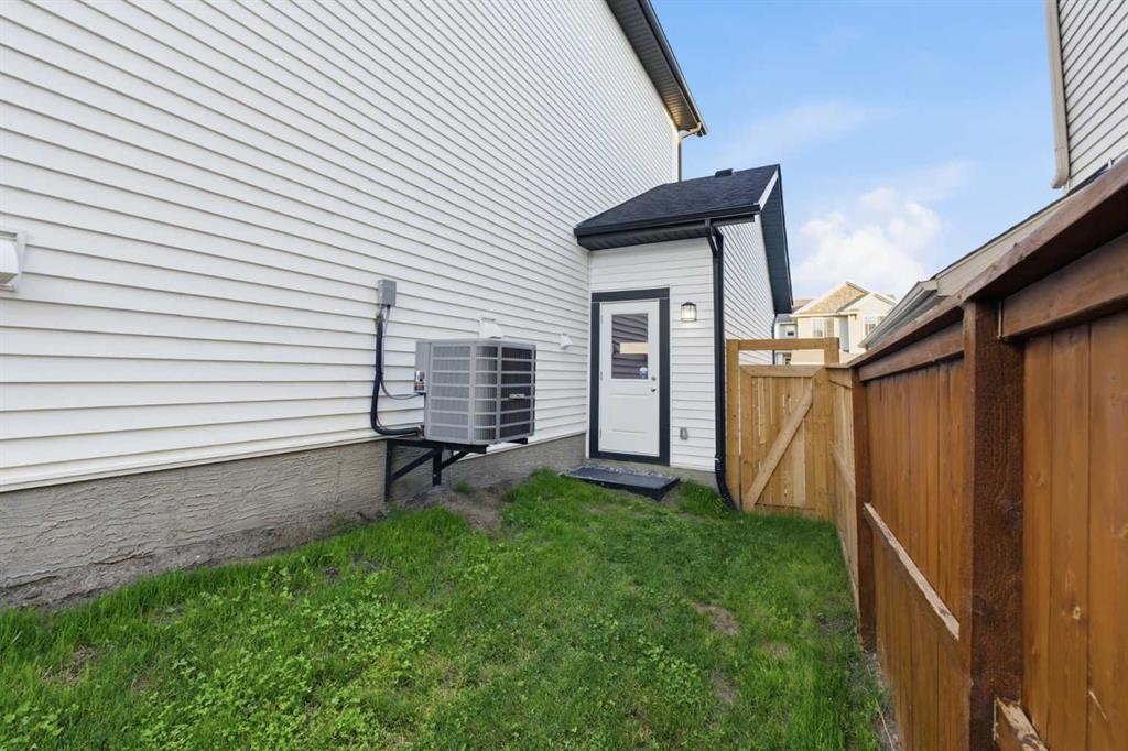 92 Heritage Hill, Cochrane, AB - Outdoor With Exterior