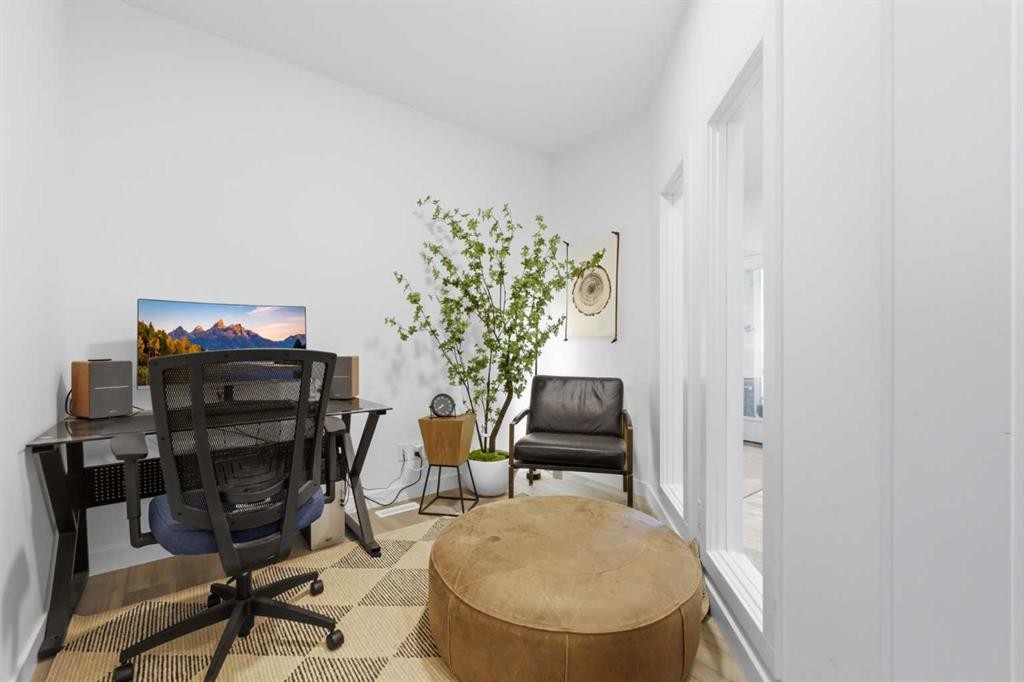 92 Heritage Hill, Cochrane, AB - Indoor Photo Showing Office