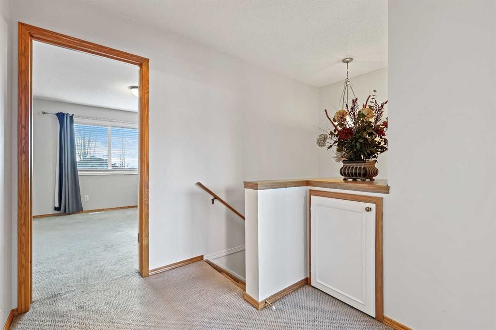 258 Rocky Ridge Court Nw, Calgary, AB