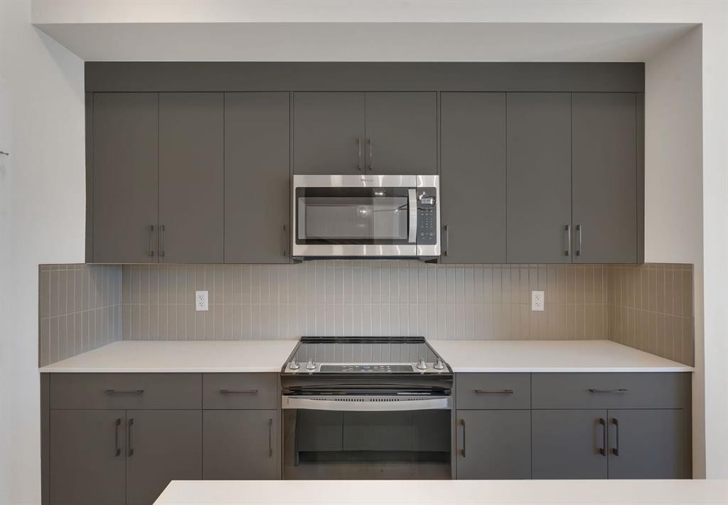 7 Heritage Heath, Cochrane, AB - Indoor Photo Showing Kitchen