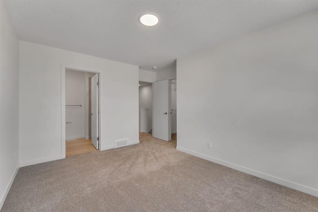 7 Heritage Heath, Cochrane, AB - Indoor Photo Showing Other Room