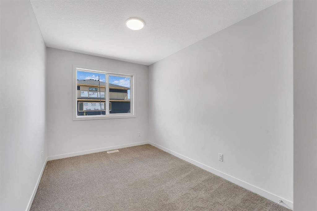 7 Heritage Heath, Cochrane, AB - Indoor Photo Showing Other Room