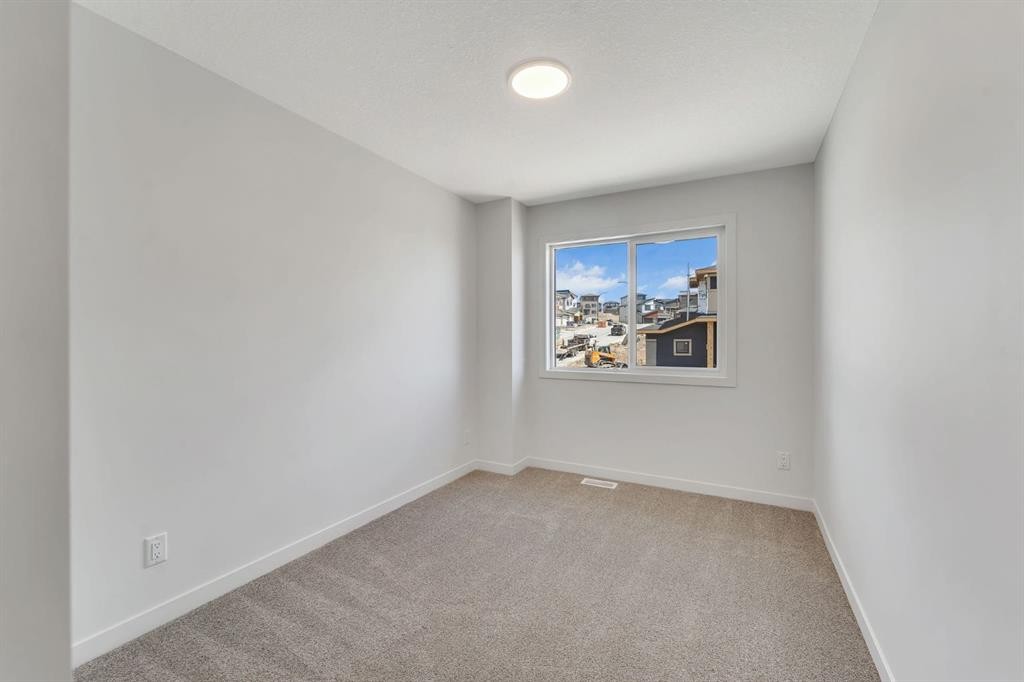 7 Heritage Heath, Cochrane, AB - Indoor Photo Showing Other Room