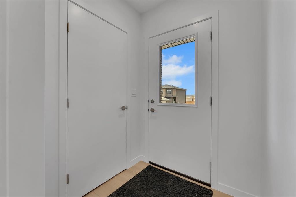 7 Heritage Heath, Cochrane, AB - Indoor Photo Showing Other Room
