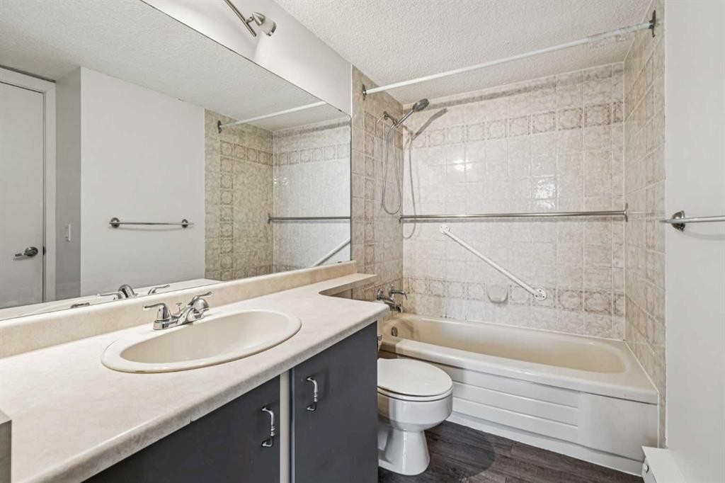 701-2909 17 Avenue Sw, Calgary, AB - Indoor Photo Showing Bathroom