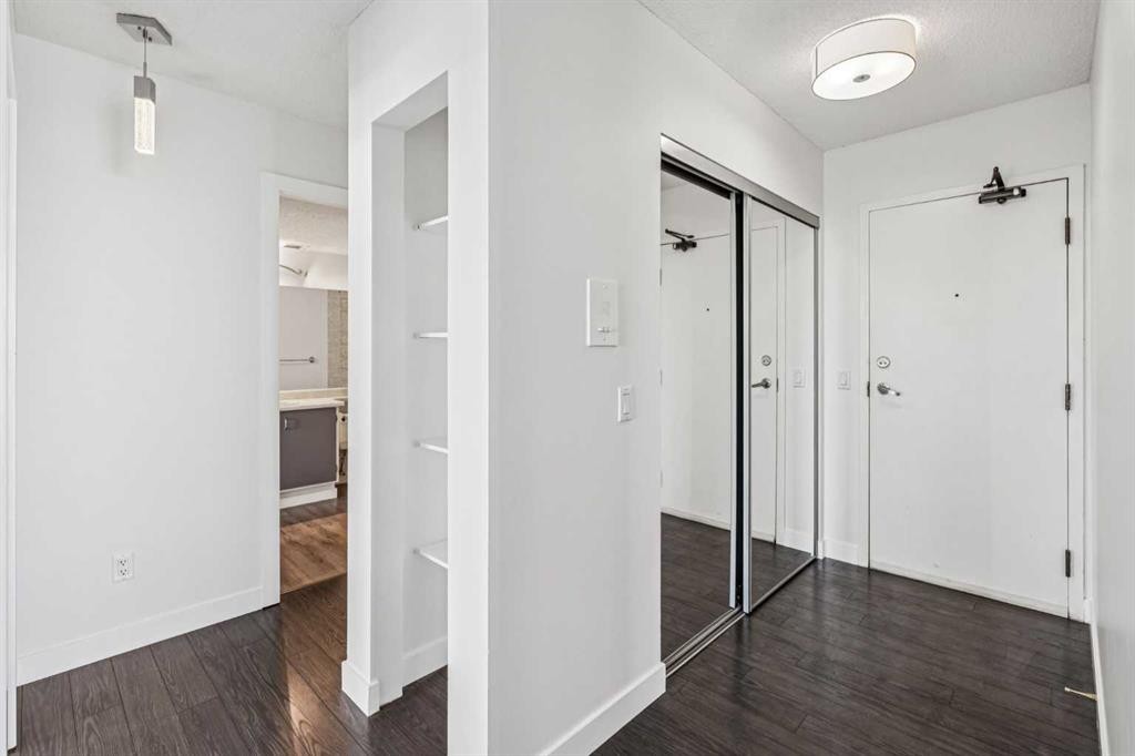 701-2909 17 Avenue Sw, Calgary, AB - Indoor Photo Showing Other Room