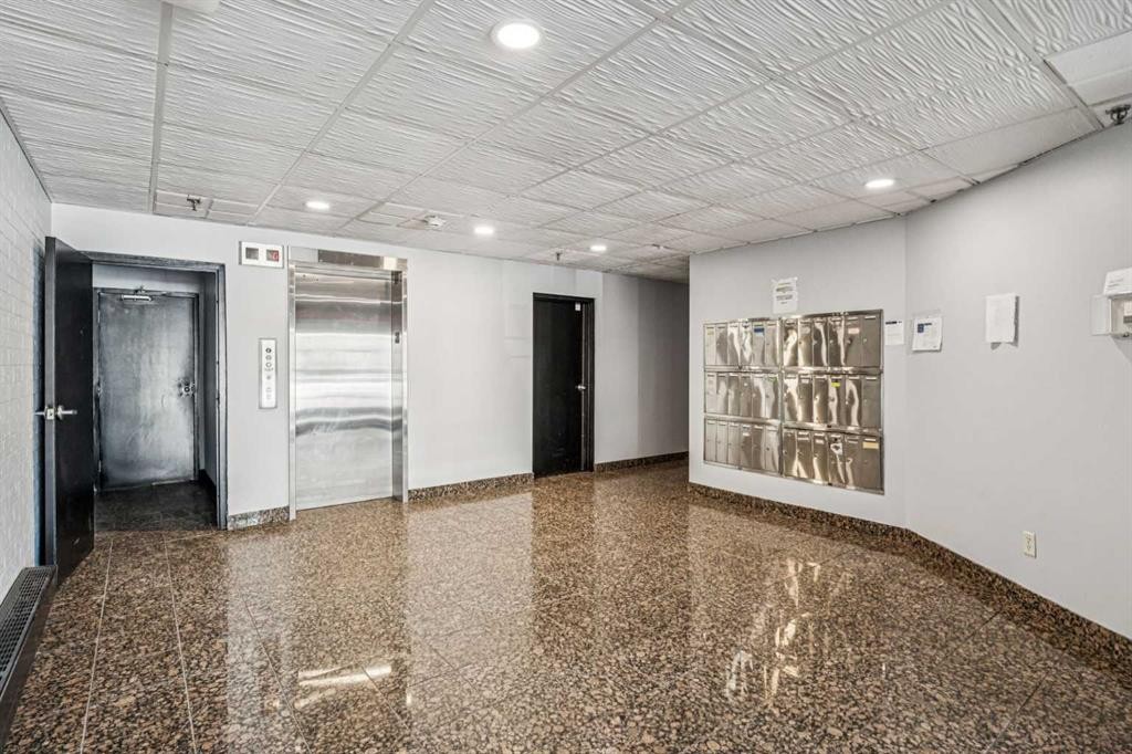 701-2909 17 Avenue Sw, Calgary, AB - Indoor