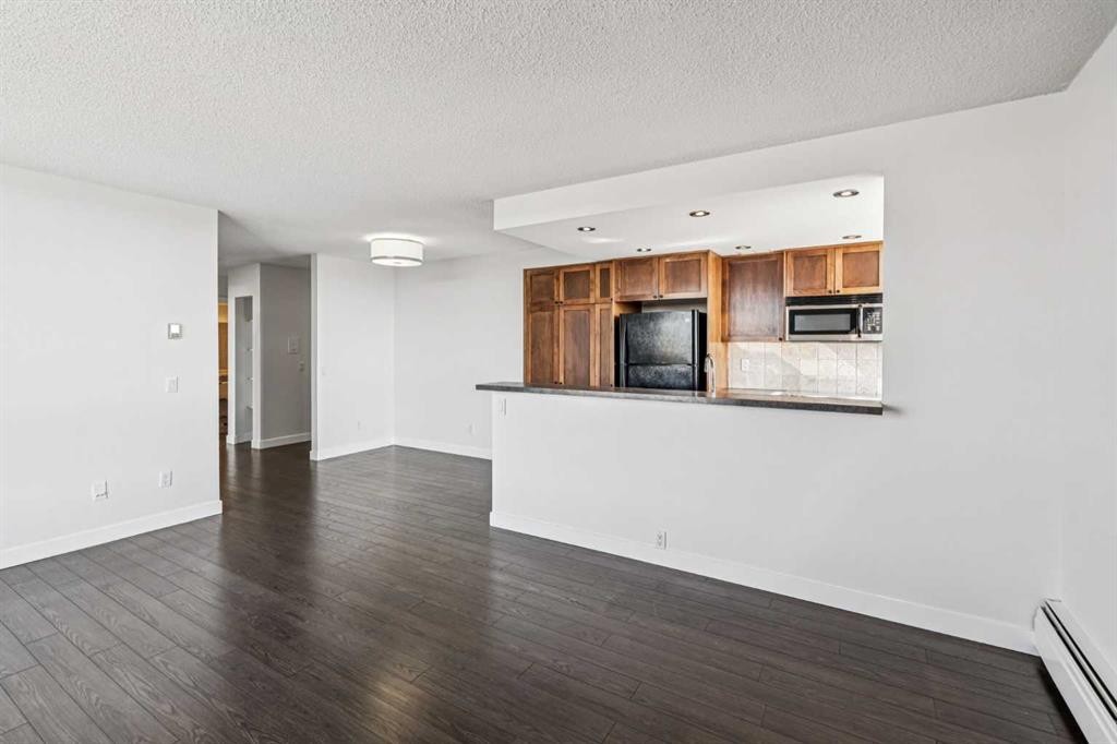 701-2909 17 Avenue Sw, Calgary, AB - Indoor Photo Showing Kitchen