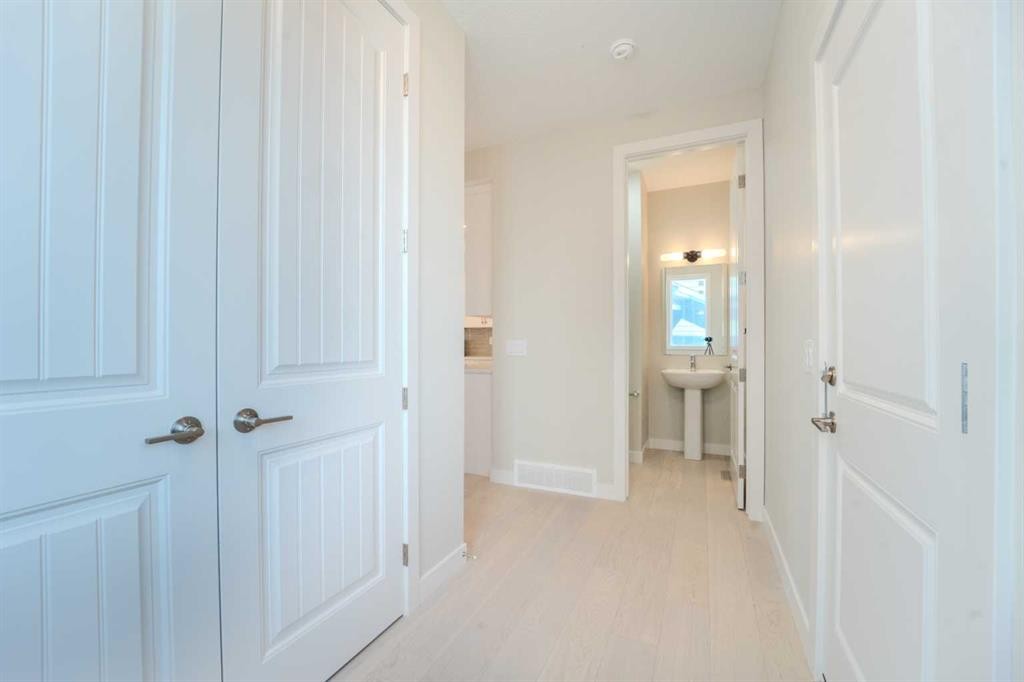 124 Waterford Way, Chestermere, AB