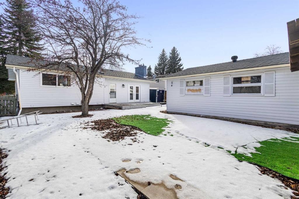 208 Woodpark Place Sw, Calgary, AB - Outdoor