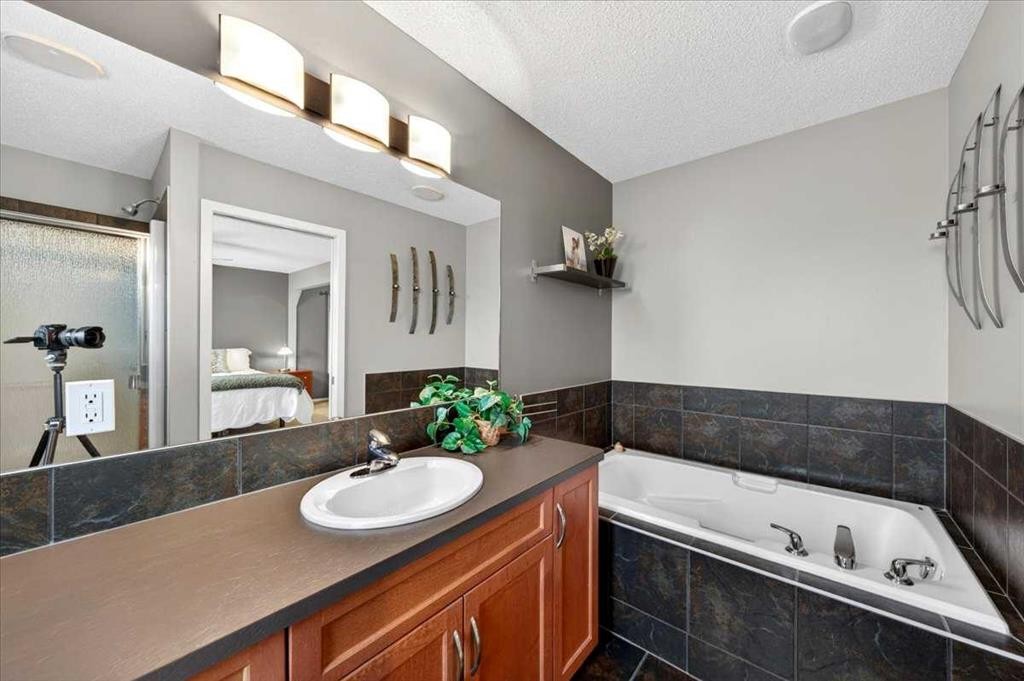 30 Copperstone Green Se, Calgary, AB