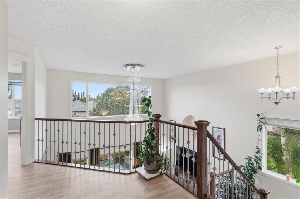 21 Royal Ridge Hill Nw, Calgary, AB