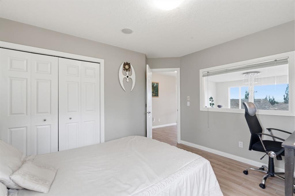 21 Royal Ridge Hill Nw, Calgary, AB