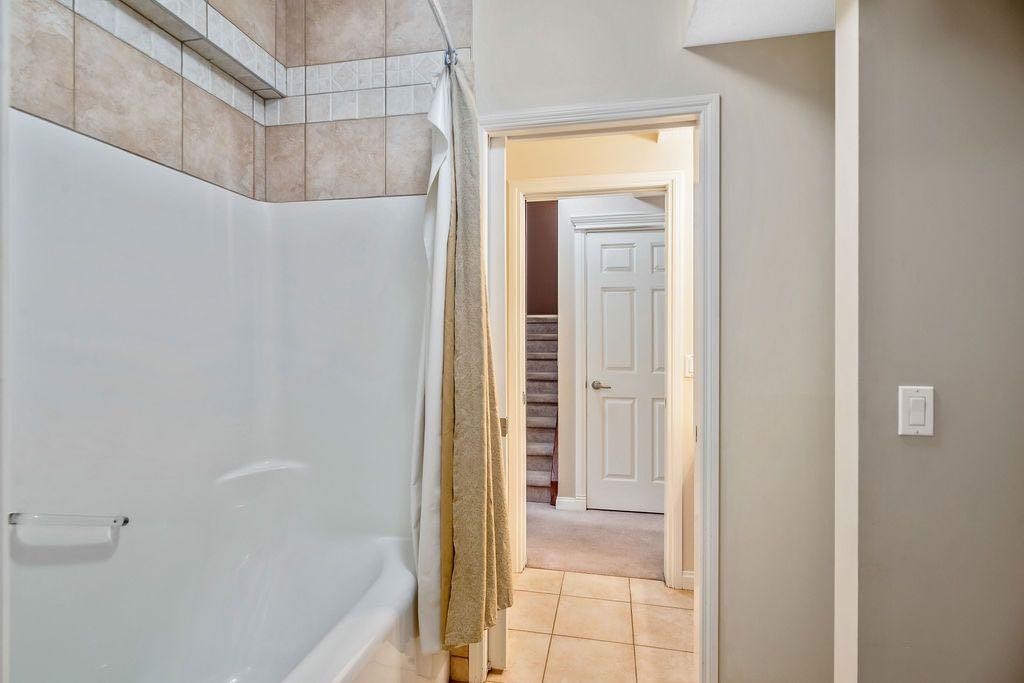 21 Royal Ridge Hill Nw, Calgary, AB