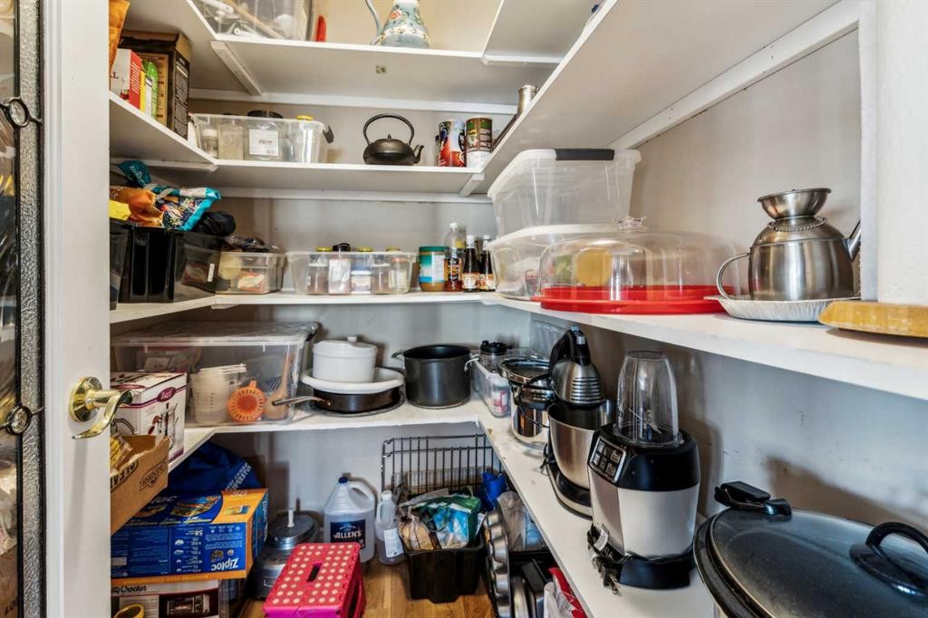 4538 Montgomery Avenue Nw, Calgary, AB