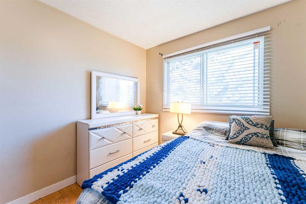 144 Midbend Place Se, Calgary, AB