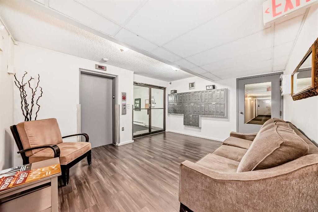 305-10838 108 Street Nw, Edmonton, AB