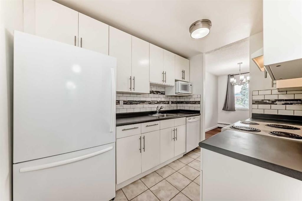 305-10838 108 Street Nw, Edmonton, AB
