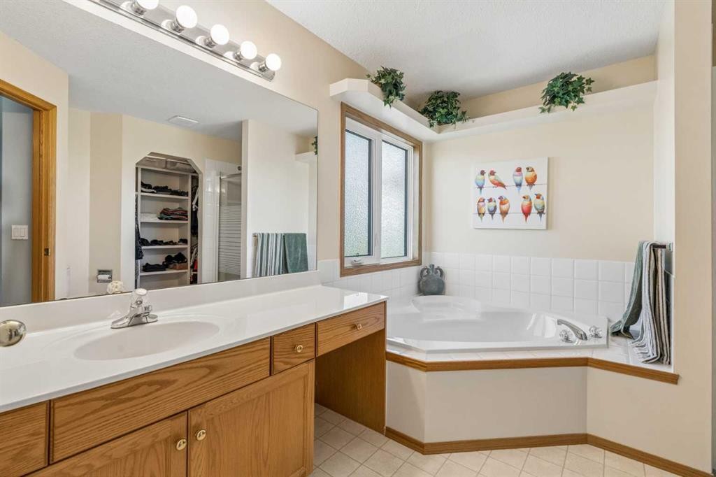 132 Hidden Ranch Crescent Nw, Calgary, AB