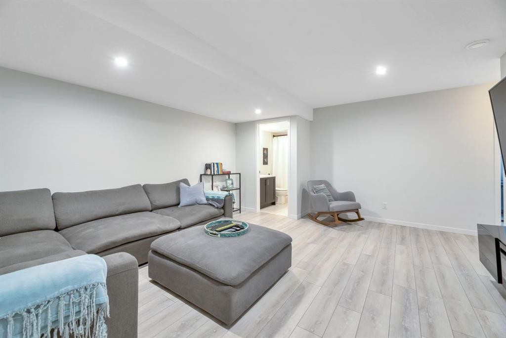 836 Seton Circle Se, Calgary, AB