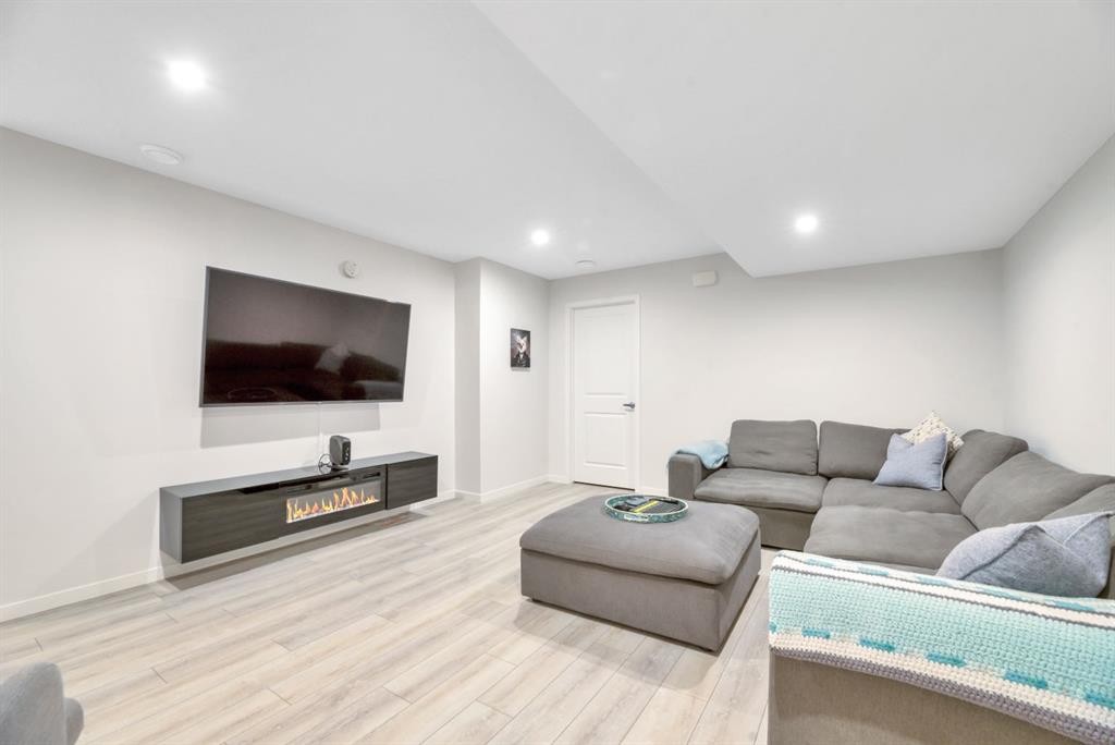 836 Seton Circle Se, Calgary, AB