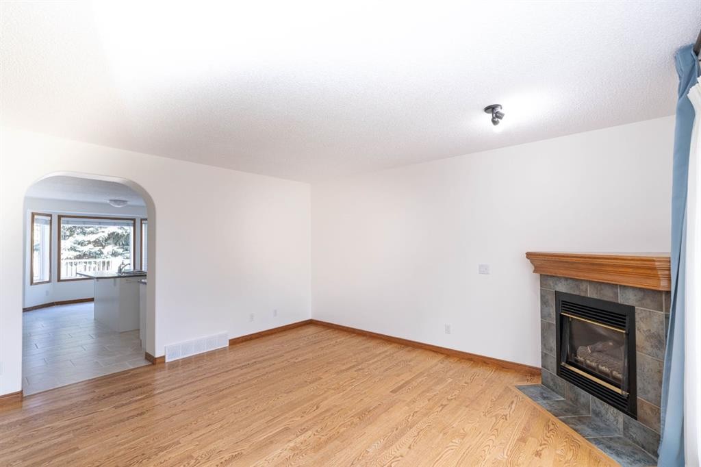 8-120 Ross Avenue, Cochrane, AB