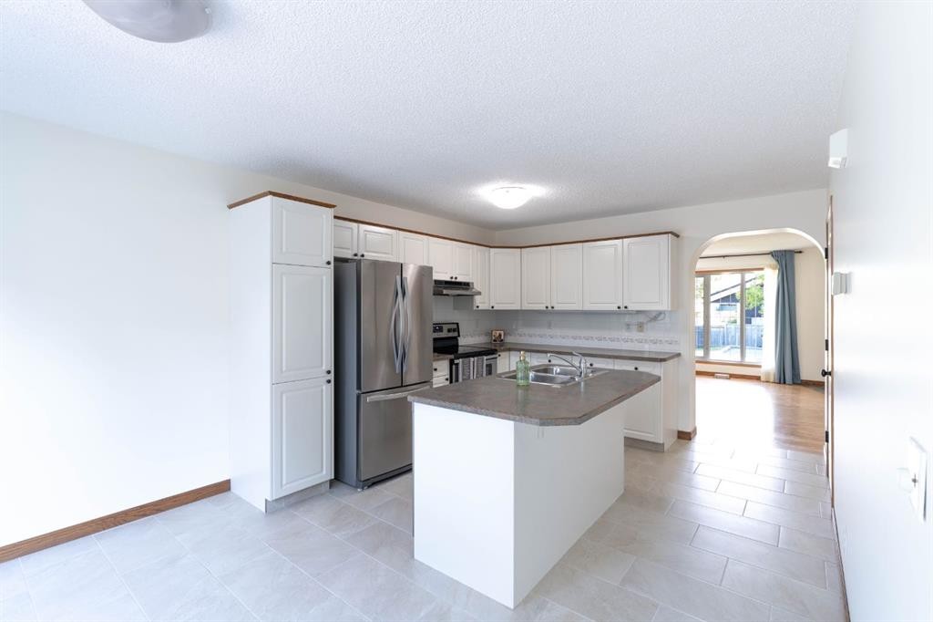 8-120 Ross Avenue, Cochrane, AB