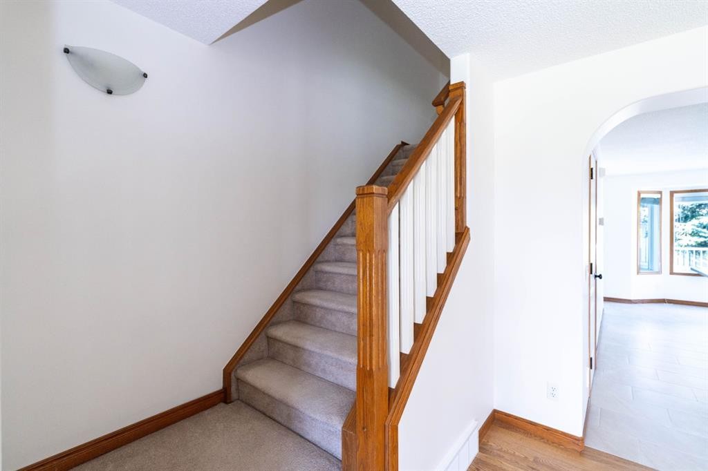 8-120 Ross Avenue, Cochrane, AB