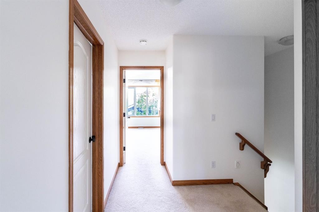 8-120 Ross Avenue, Cochrane, AB