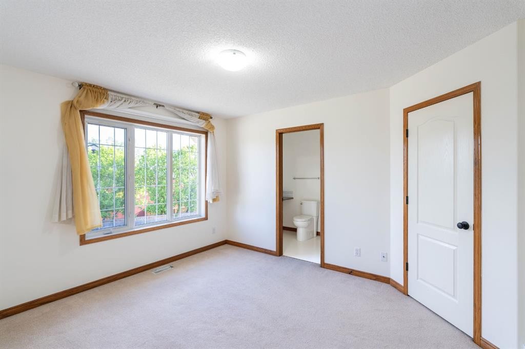 8-120 Ross Avenue, Cochrane, AB