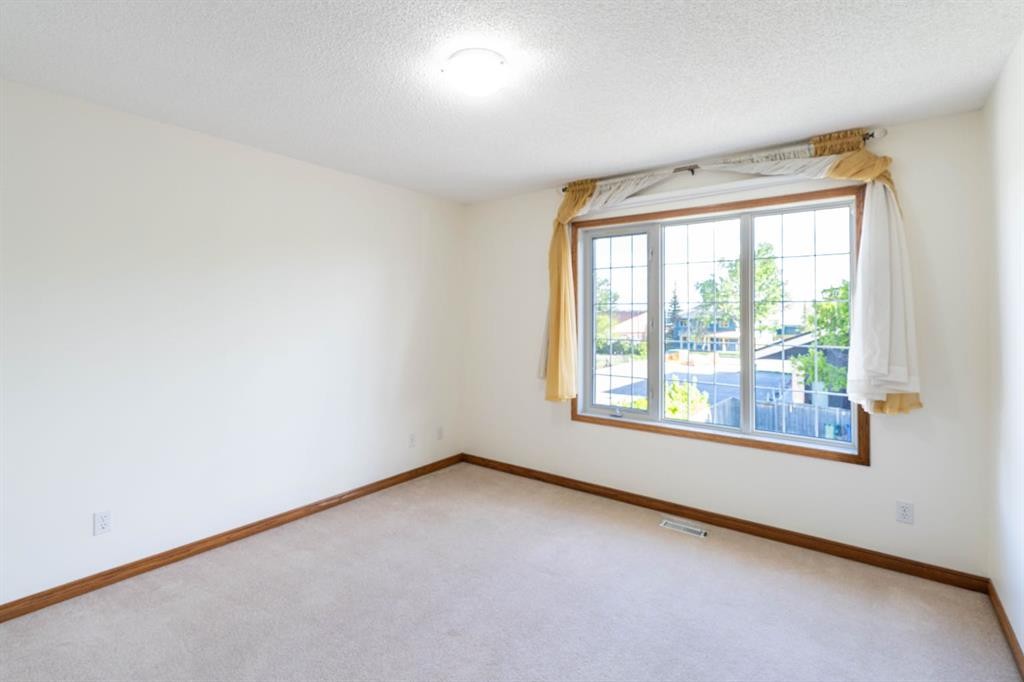 8-120 Ross Avenue, Cochrane, AB