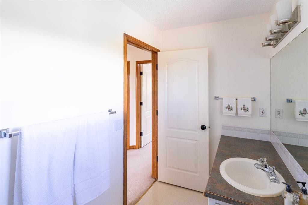 8-120 Ross Avenue, Cochrane, AB