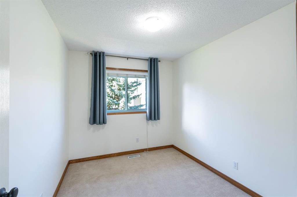 8-120 Ross Avenue, Cochrane, AB