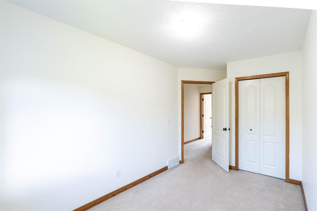 8-120 Ross Avenue, Cochrane, AB