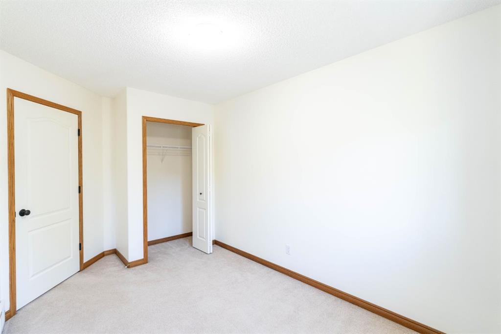 8-120 Ross Avenue, Cochrane, AB