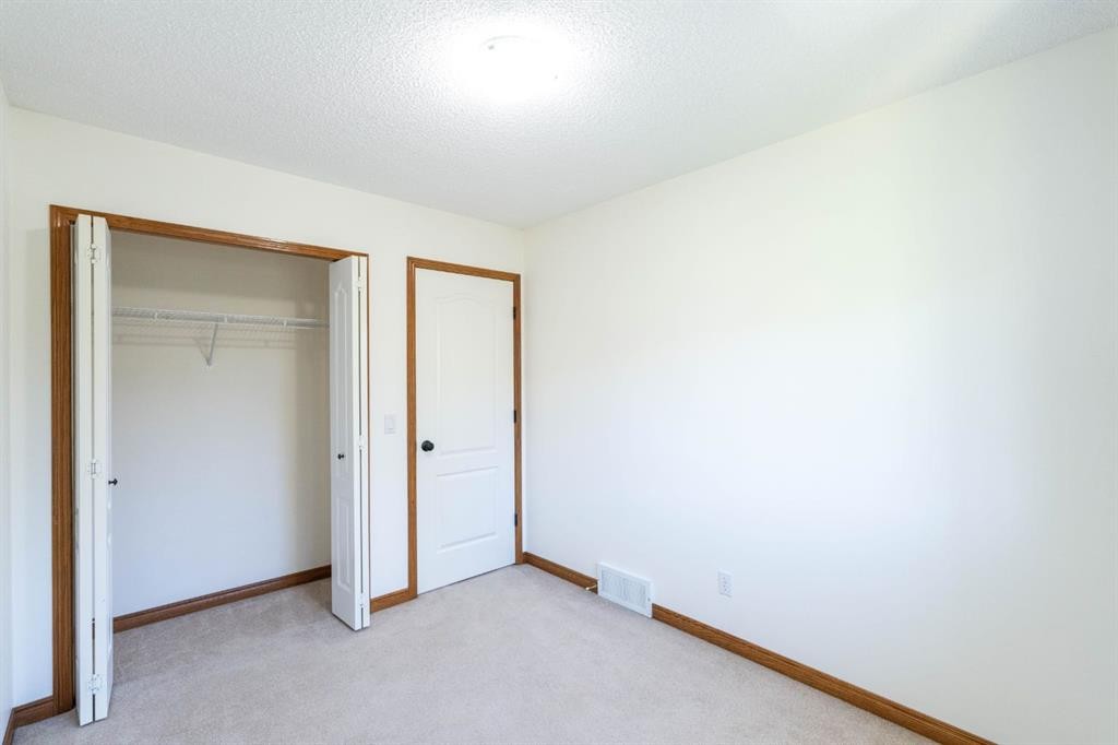 8-120 Ross Avenue, Cochrane, AB
