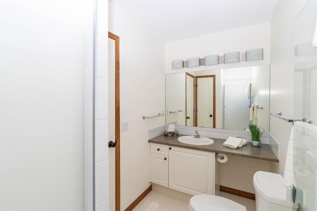 8-120 Ross Avenue, Cochrane, AB